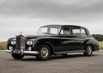 Diễn viên nổi tiếng bỏ quên Rolls-Royce Phantom trong hầm đỗ xe suốt 25 năm, tiền gửi đồn đoán lên đến hàng chục tỷ đồng