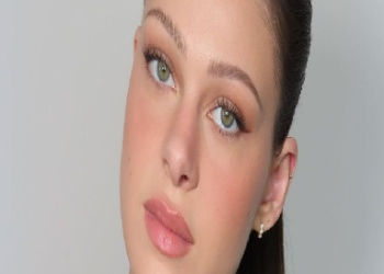 Mốt trang điểm kẻ chân mày mỏng ”lên ngôi”