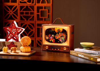 Ikachi gây ấn tượng với hộp quà Trung thu mô phỏng chiếc tivi, tái hiện ký ức rằm tháng Tám