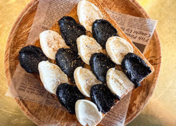 Bánh mì caro (Checkered Toast): Xu hướng bữa sáng “đẹp mắt nhưng dễ làm”