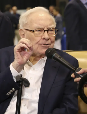 Warren Buffett: Tiền mặt cần thiết như “oxy” nhưng không phải tài sản tốt