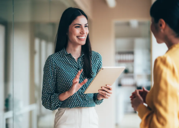 10 câu nói giúp bạn trở nên dễ gần hơn và dễ tạo thiện cảm—khiến người khác tin tưởng hơn