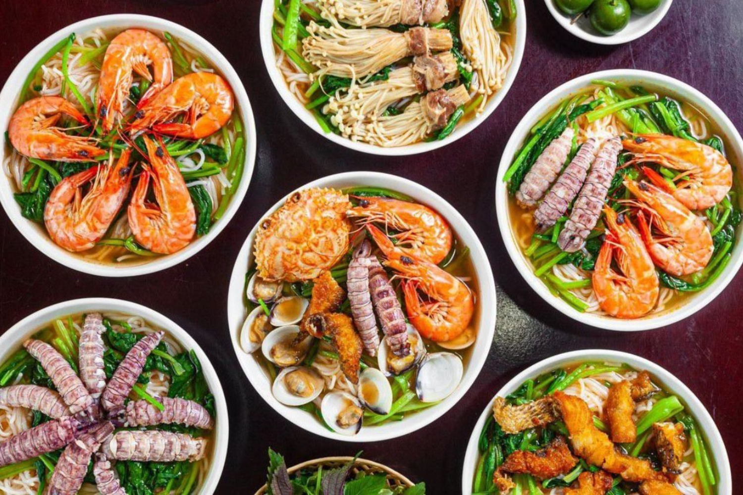 Thưởng thức hải sản tươi ngon đặc sản vùng biển