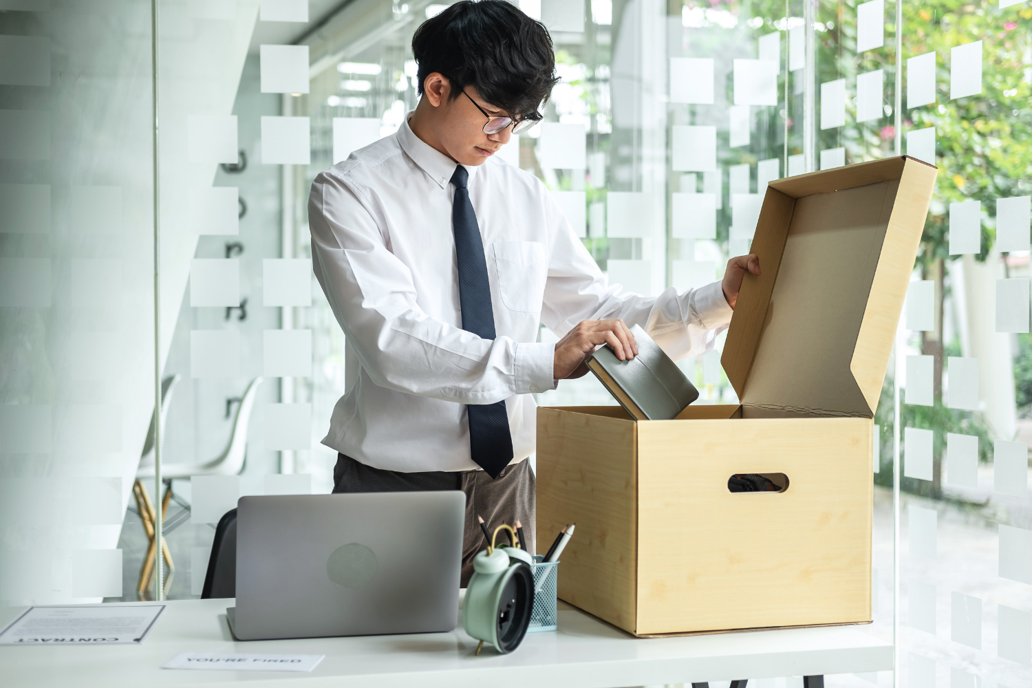 Chuẩn bị sẵn đồ dùng để hỗ trợ trong công việc, giữ cho bàn làm việc luôn ngăn nắp