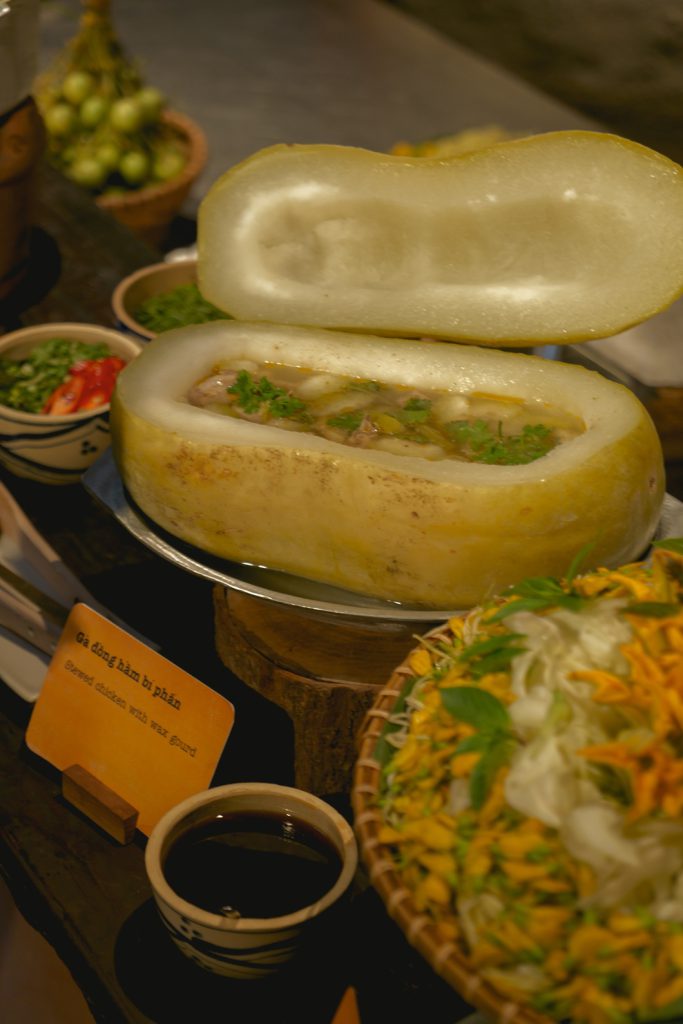 Món gà đồng hầm bí phấn