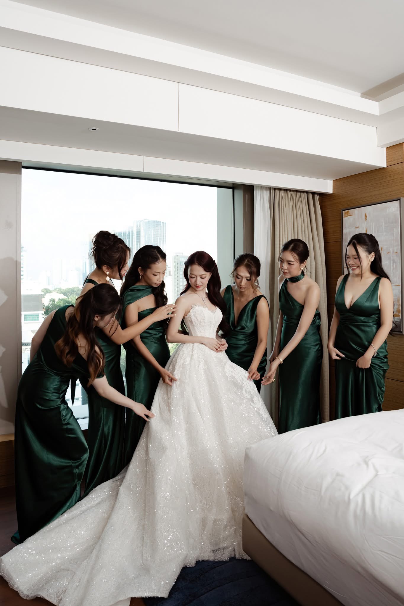 LUMINA là thiết kế đầu tiên Xuân Nghi diện trong lễ cưới chính tại JW Marriott