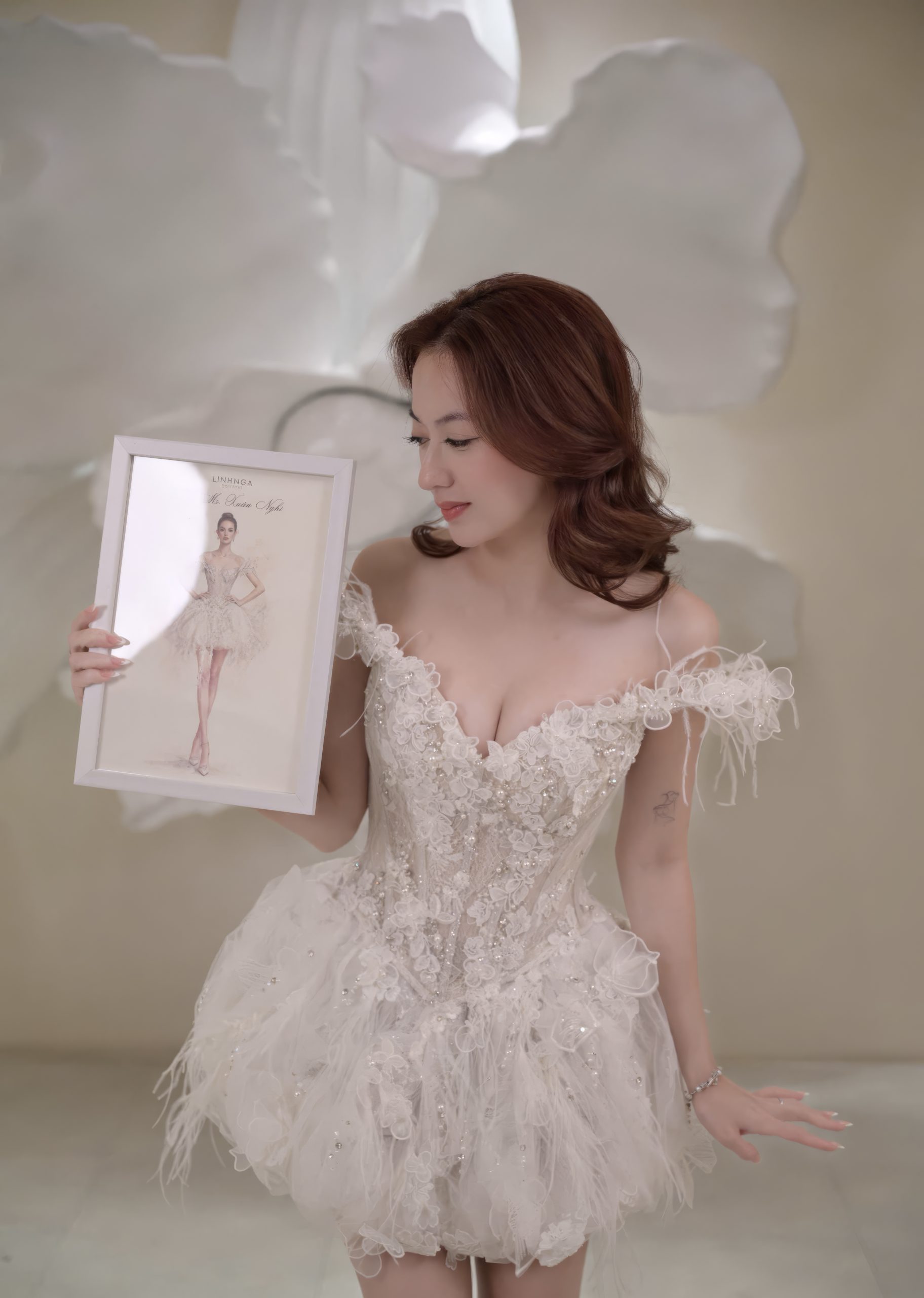 LUNA SWAN là thiết kế khép lại câu chuyện thời trang trong lễ cưới chính của Xuân Nghi