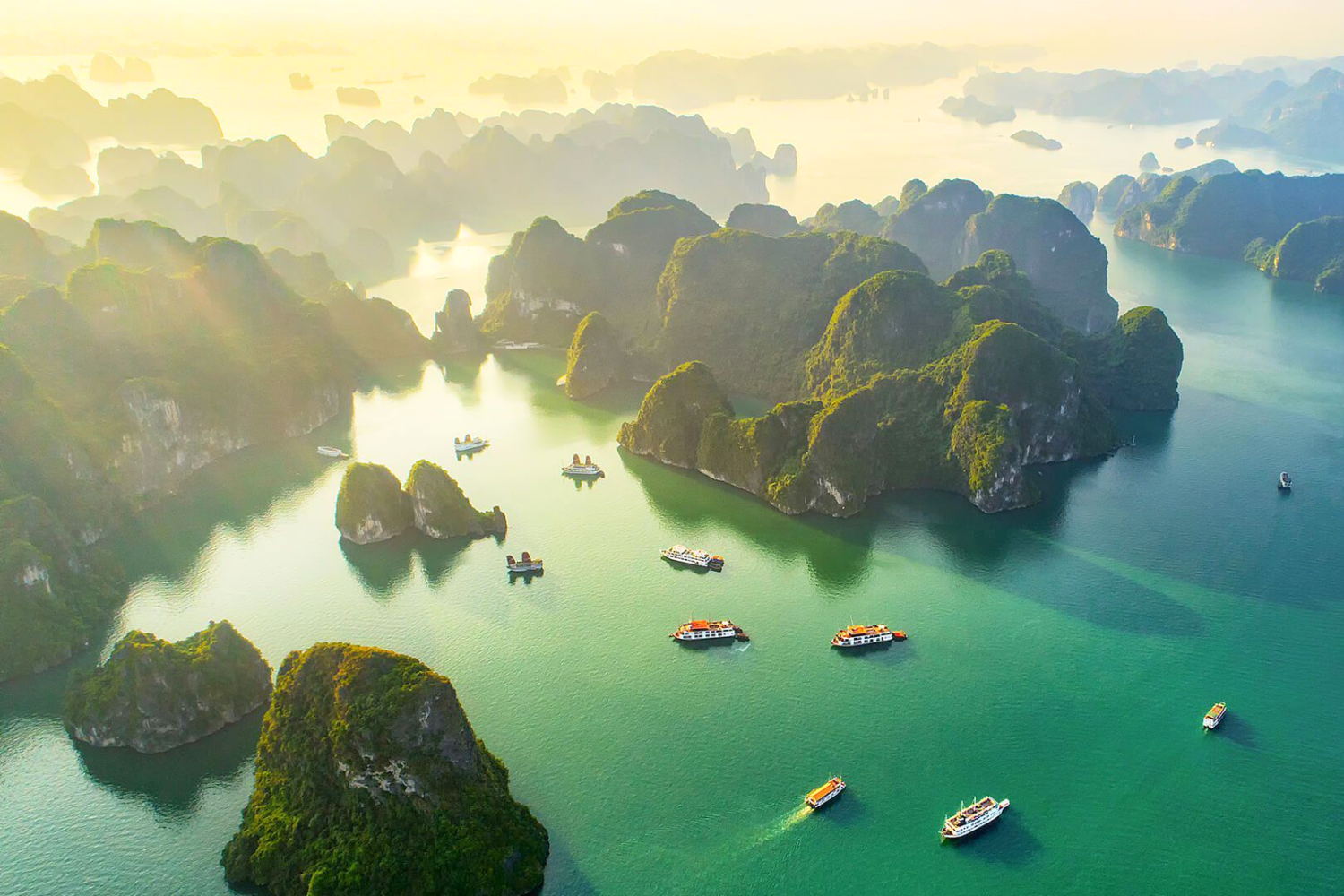 Vịnh Hạ Long – điểm đến nổi bật của du lịch Quảng Ninh