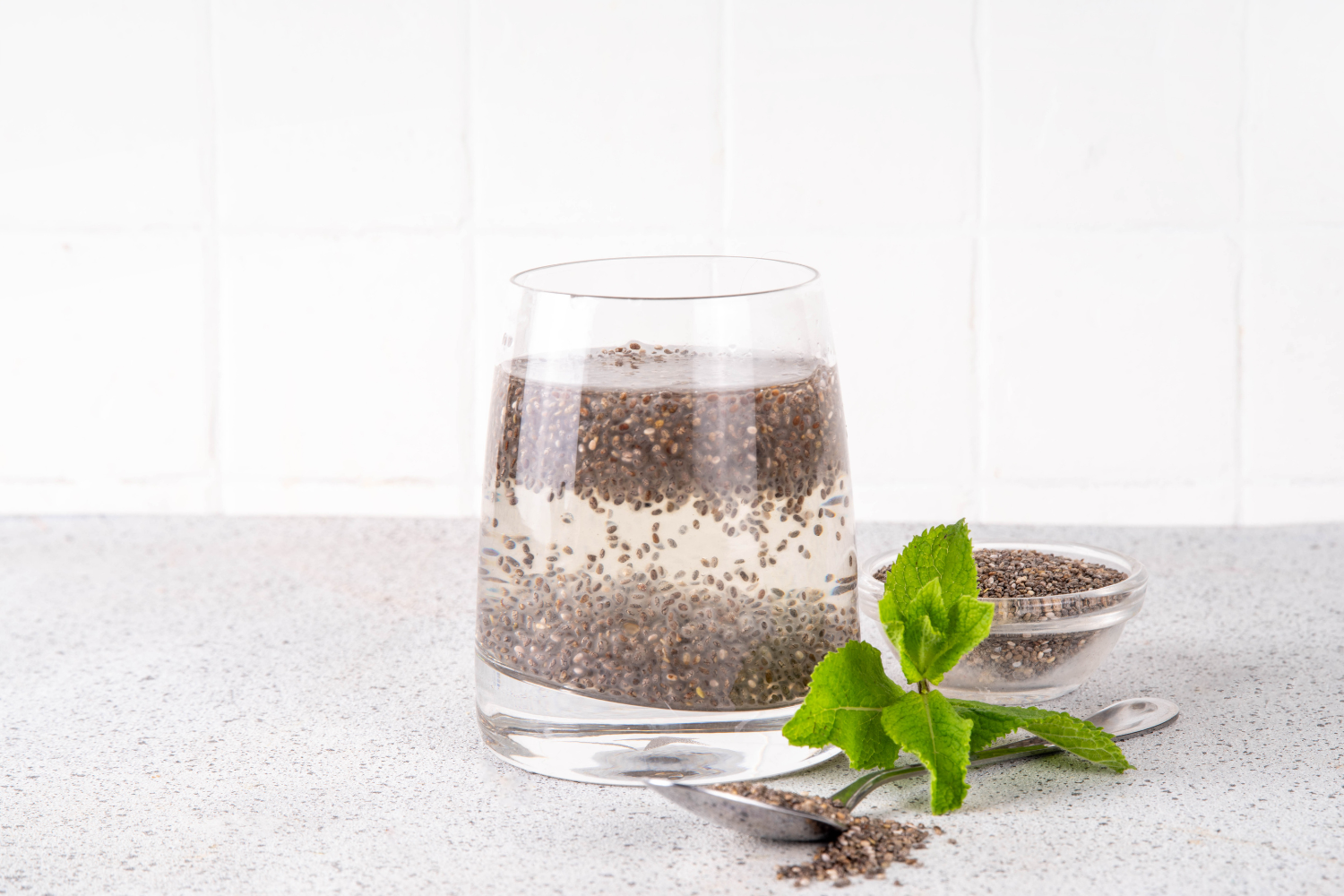 Hạt chia cung cấp chất xơ và ALA