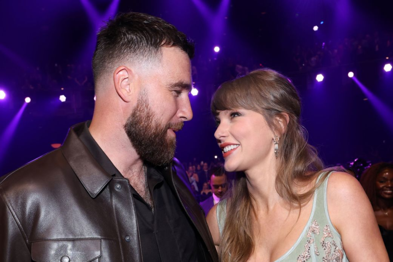 Thực hư thông tin lộ thiệp cưới 526 tỷ của Taylor Swift
