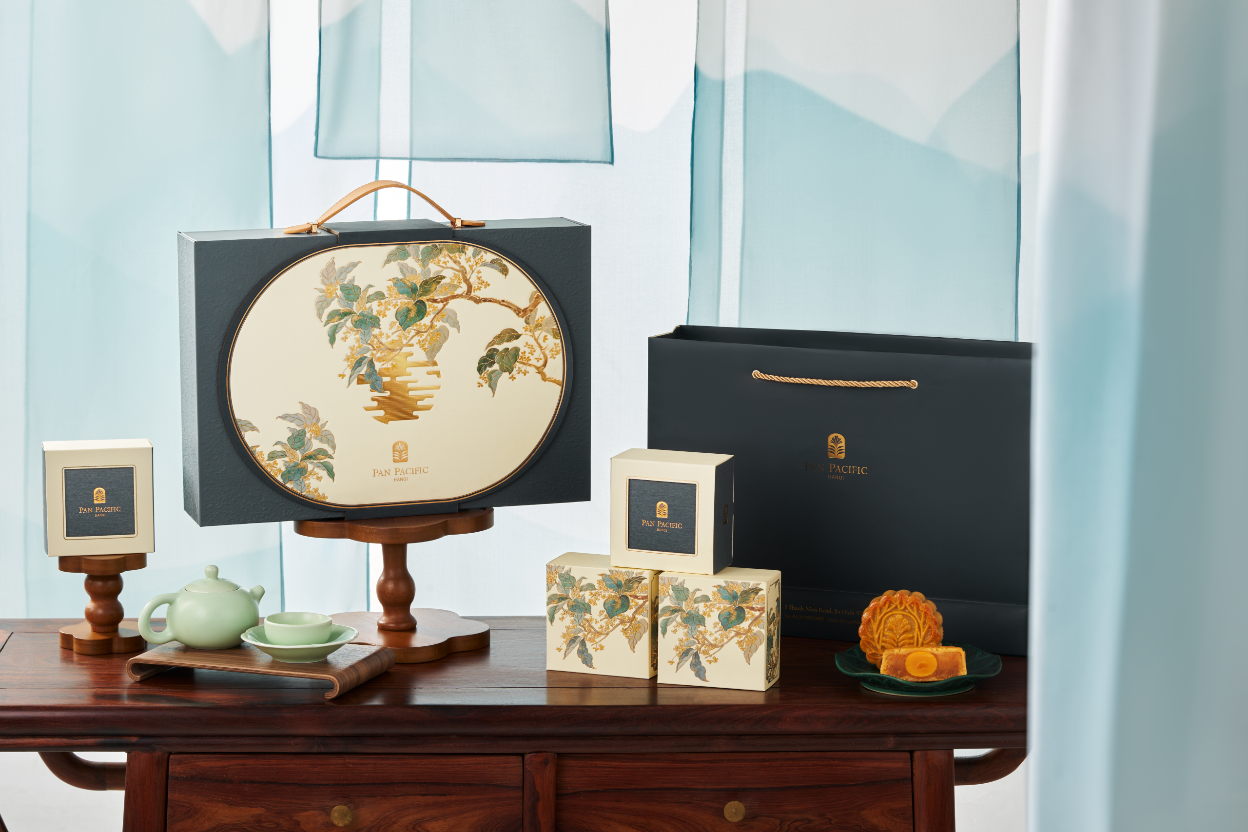 Thiết kế hộp bánh là sự chuyển mình tinh tế giữa nét đẹp hoài cổ và hơi thở đương đại