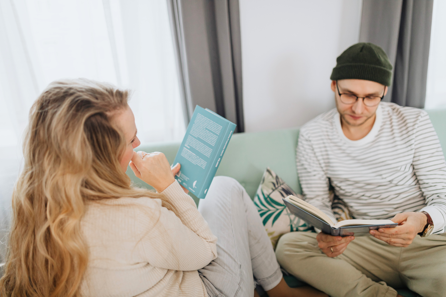 Xu hướng Reading date tại nhà của giới trẻ